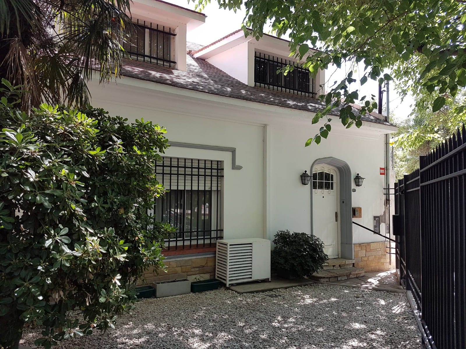 Espectacular Casa En Barrio Bombal!