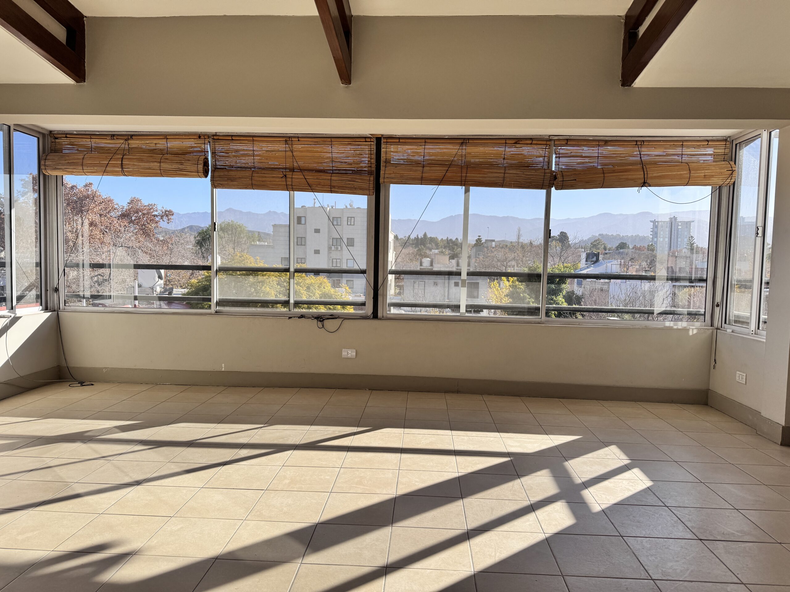 Vistas a La Cordillera 24/7. Dpto en Venta en La 5ta. 2 Dorm. Cochera